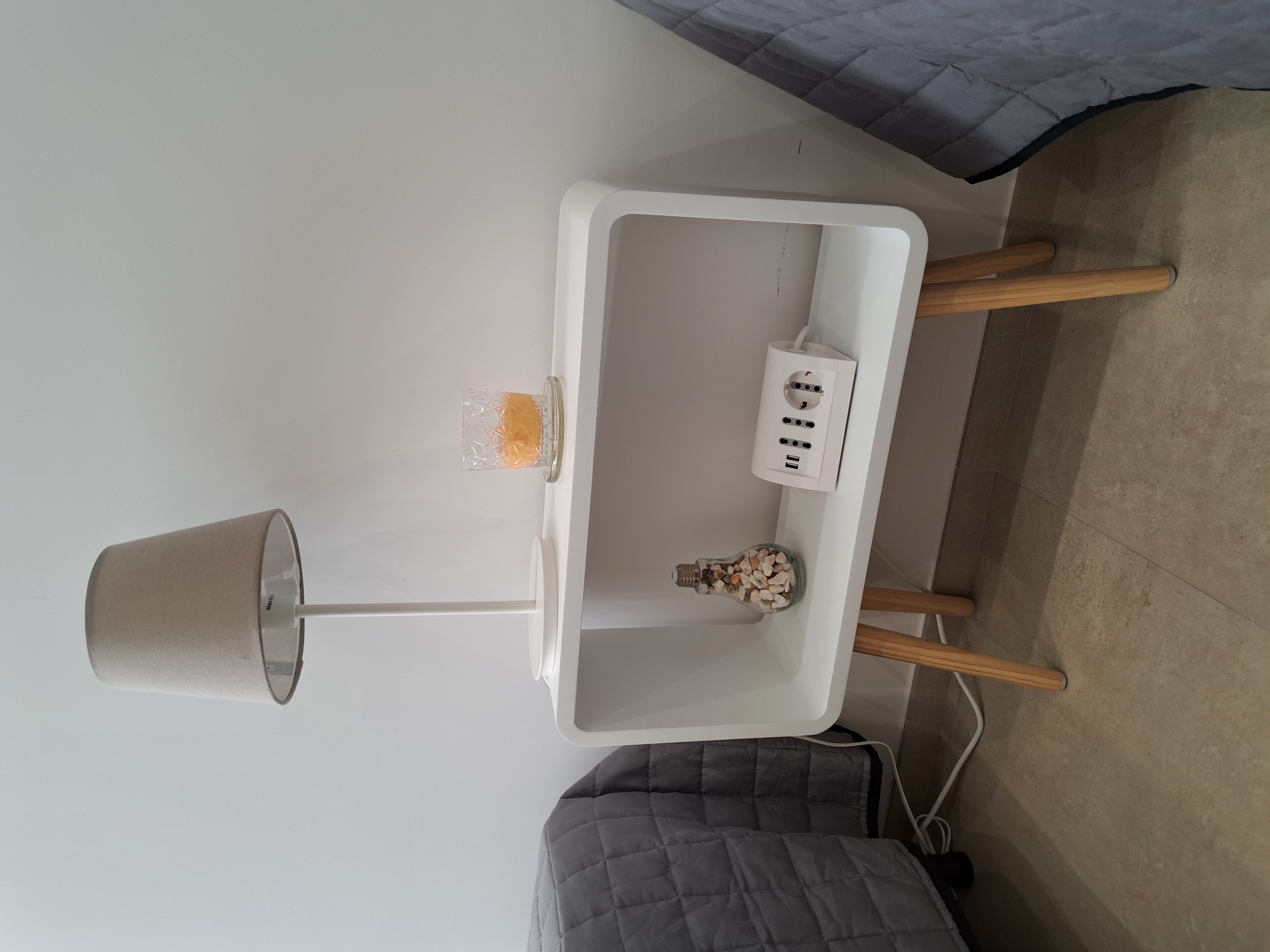 Camera Gialla 7